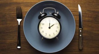 How can we maintain fresh breath when fasting?